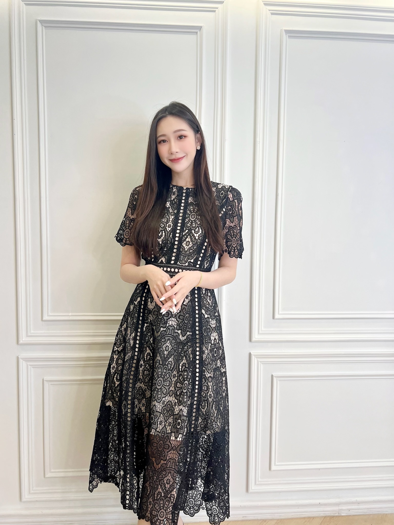 細緻雕花蕾絲短袖長洋