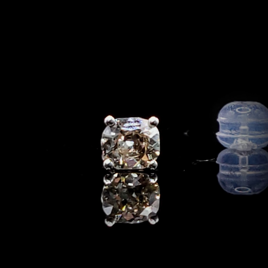 全新18K白金【主石45份方形香檳鑽】單耳環