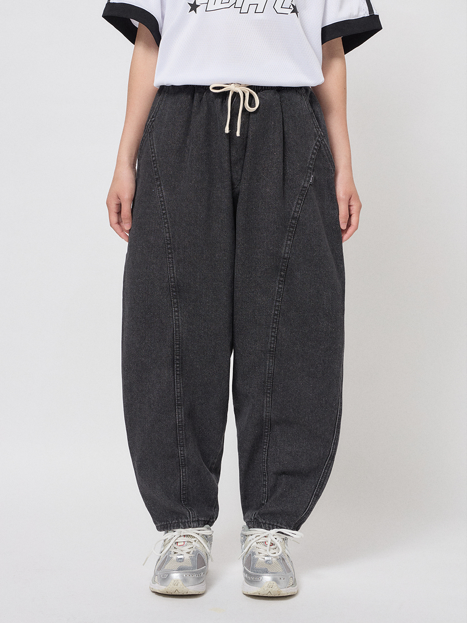 弧線剪裁牛仔寬褲