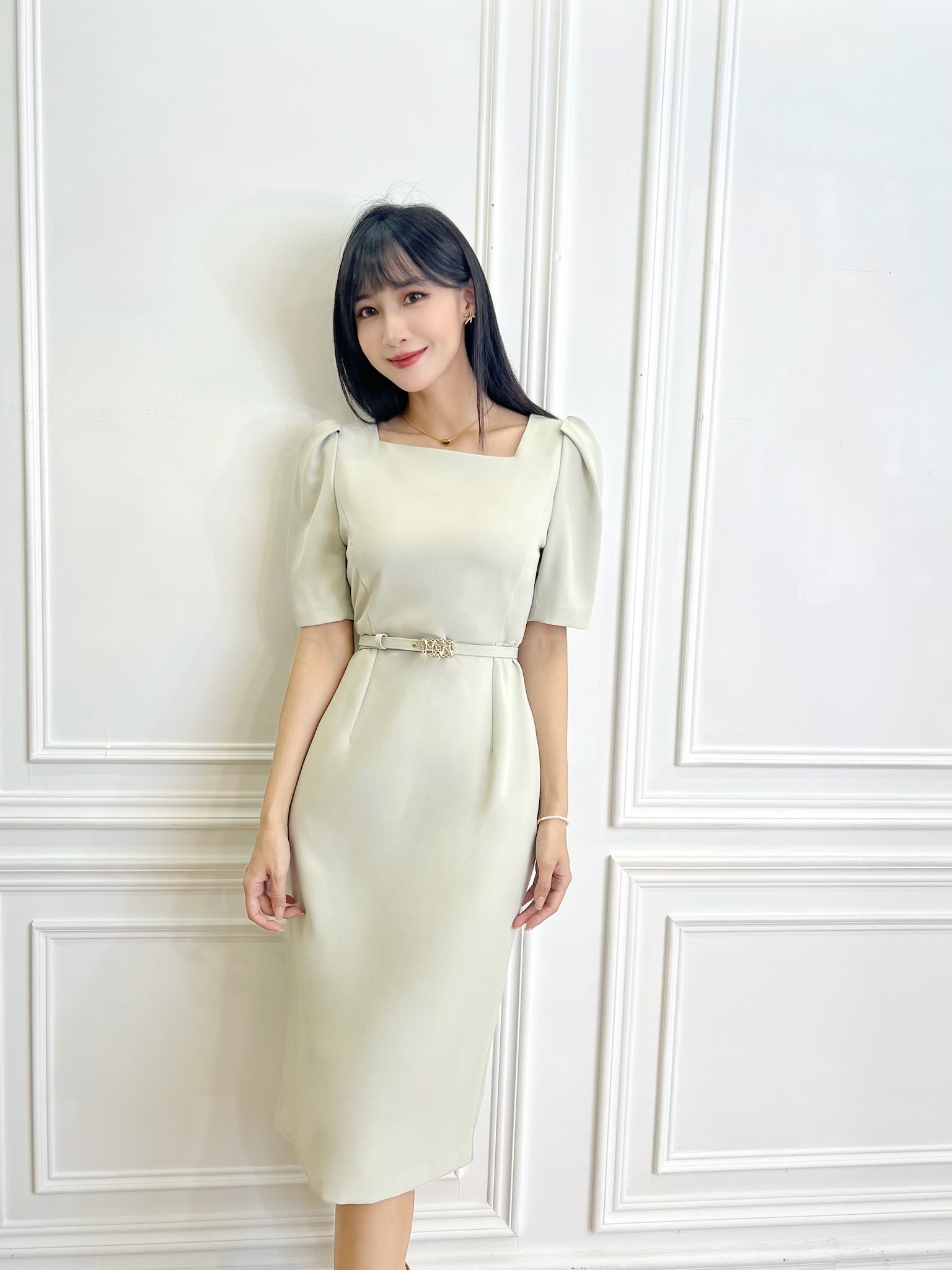 斜方領短袖金腰帶洋