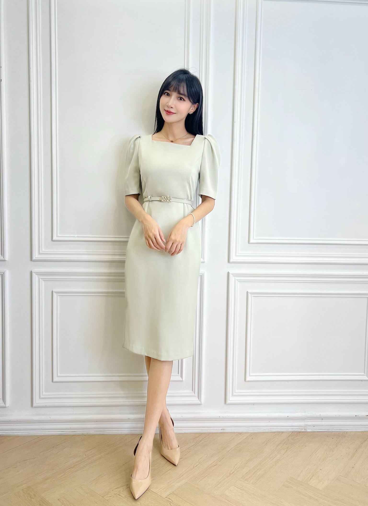 斜方領短袖金腰帶洋