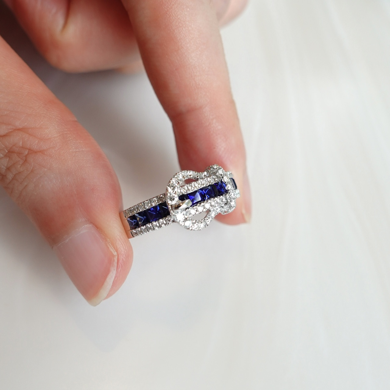 18K金藍寶石鑽石立體排戒 -  公主方無縫鑲嵌