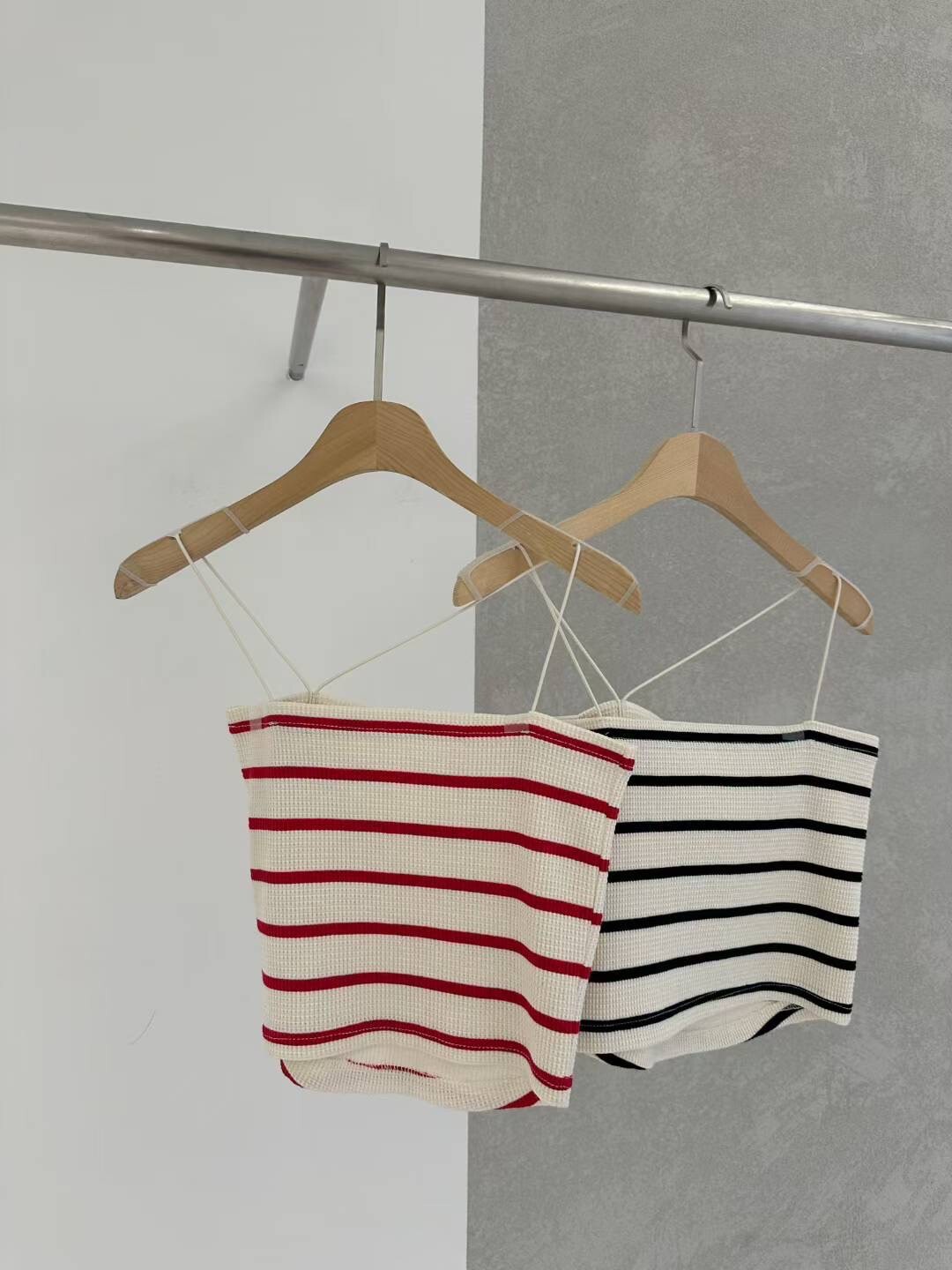 條紋細肩帶背心