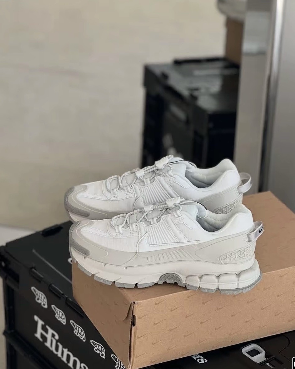 #代購 NIKE NSW ZOOM VOMERO ROAM 防水抗污  HV5951-100