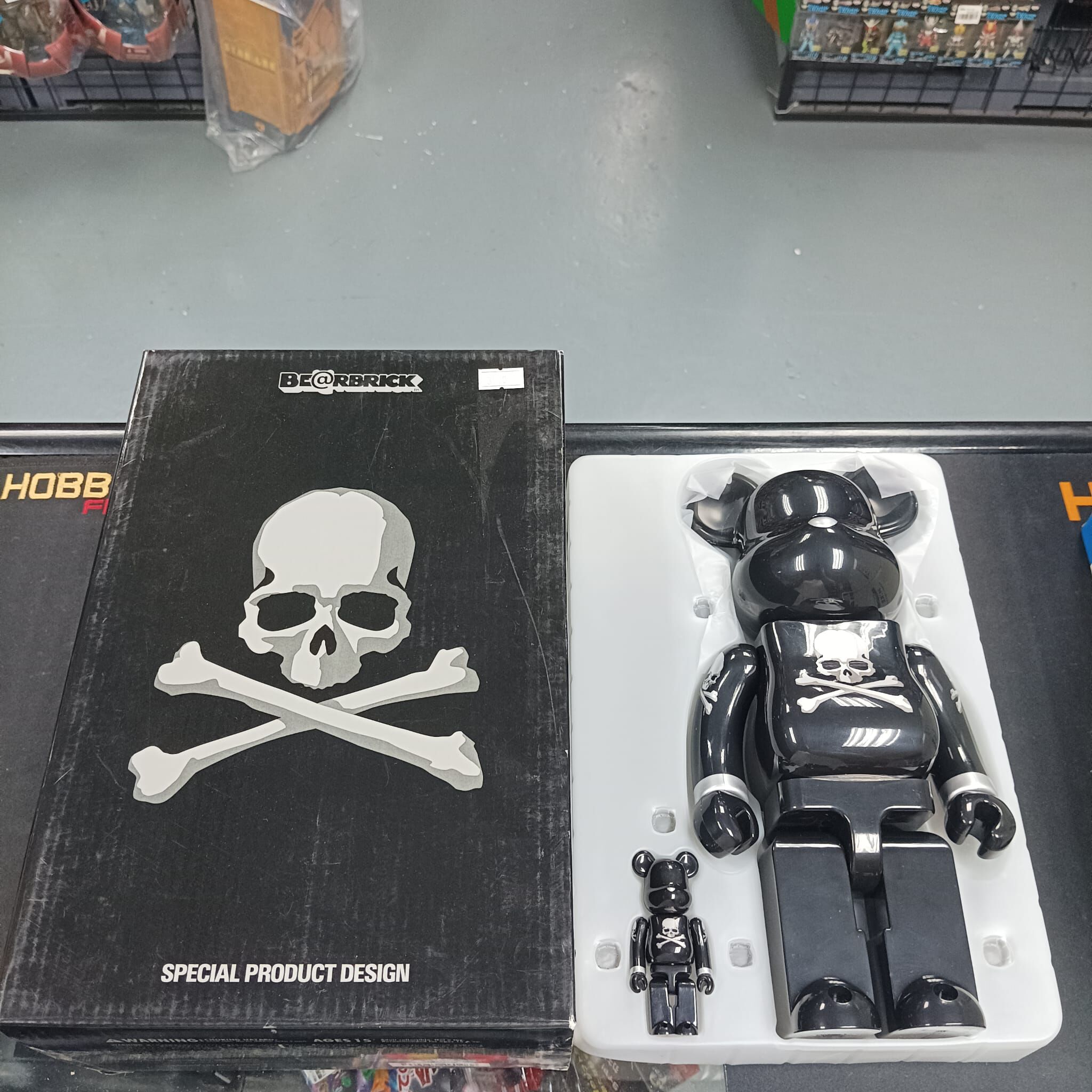 Bearbrick x Mastermind Japan Black and Silver 100%+400%