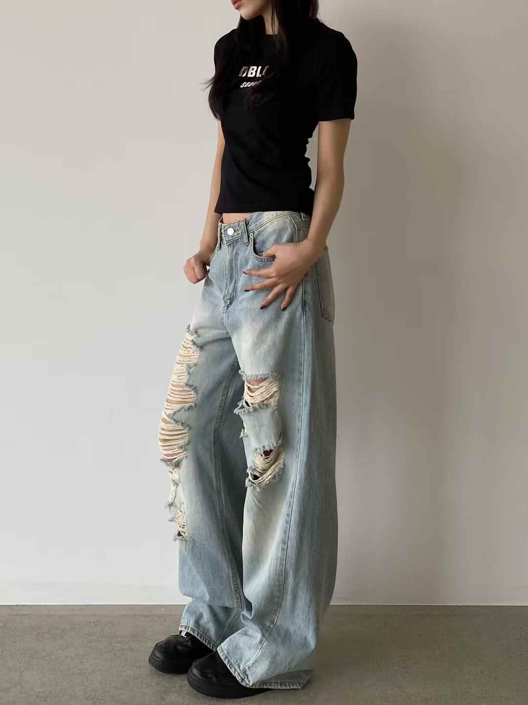 #B003 洗水破洞寬鬆牛仔褲