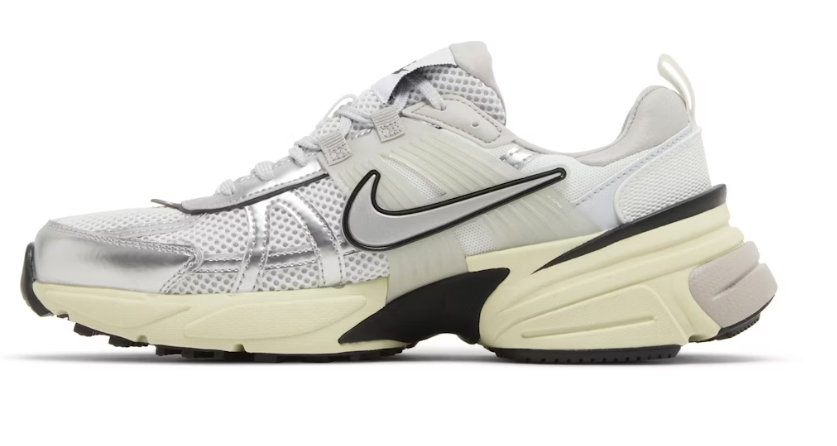 NIKE / NIKE V2K RUN女性專用跑鞋 /米白/銀 / JUL25
