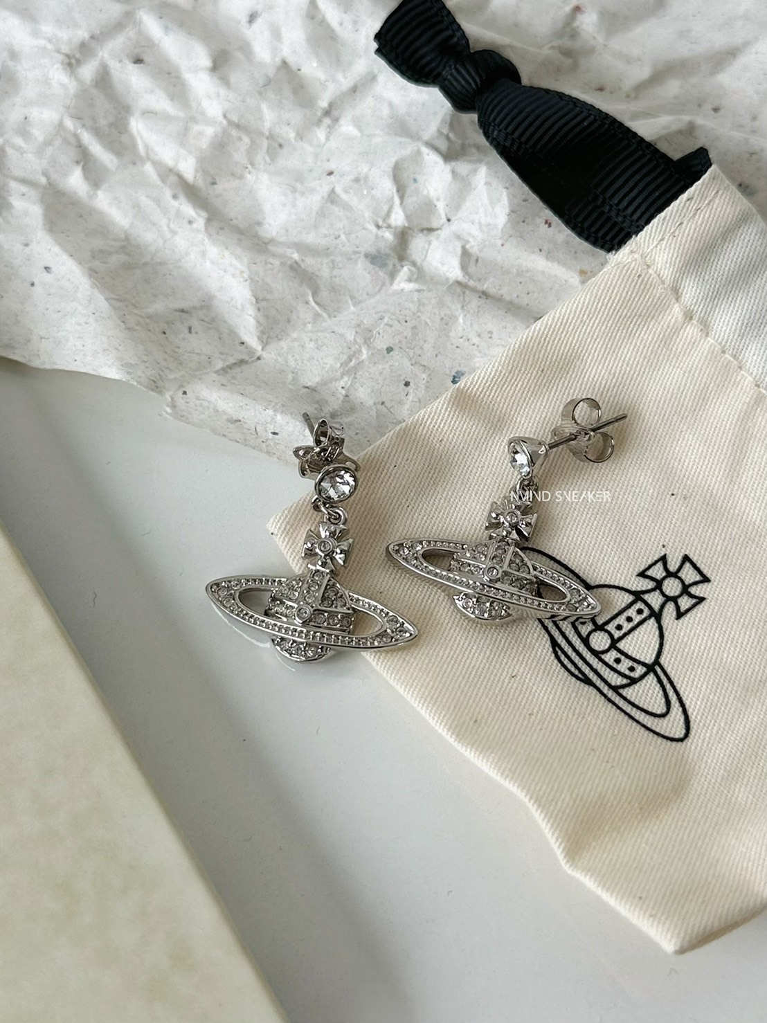 <快速出貨> Vivienne Westwood 滿鑽星球吊墜耳環