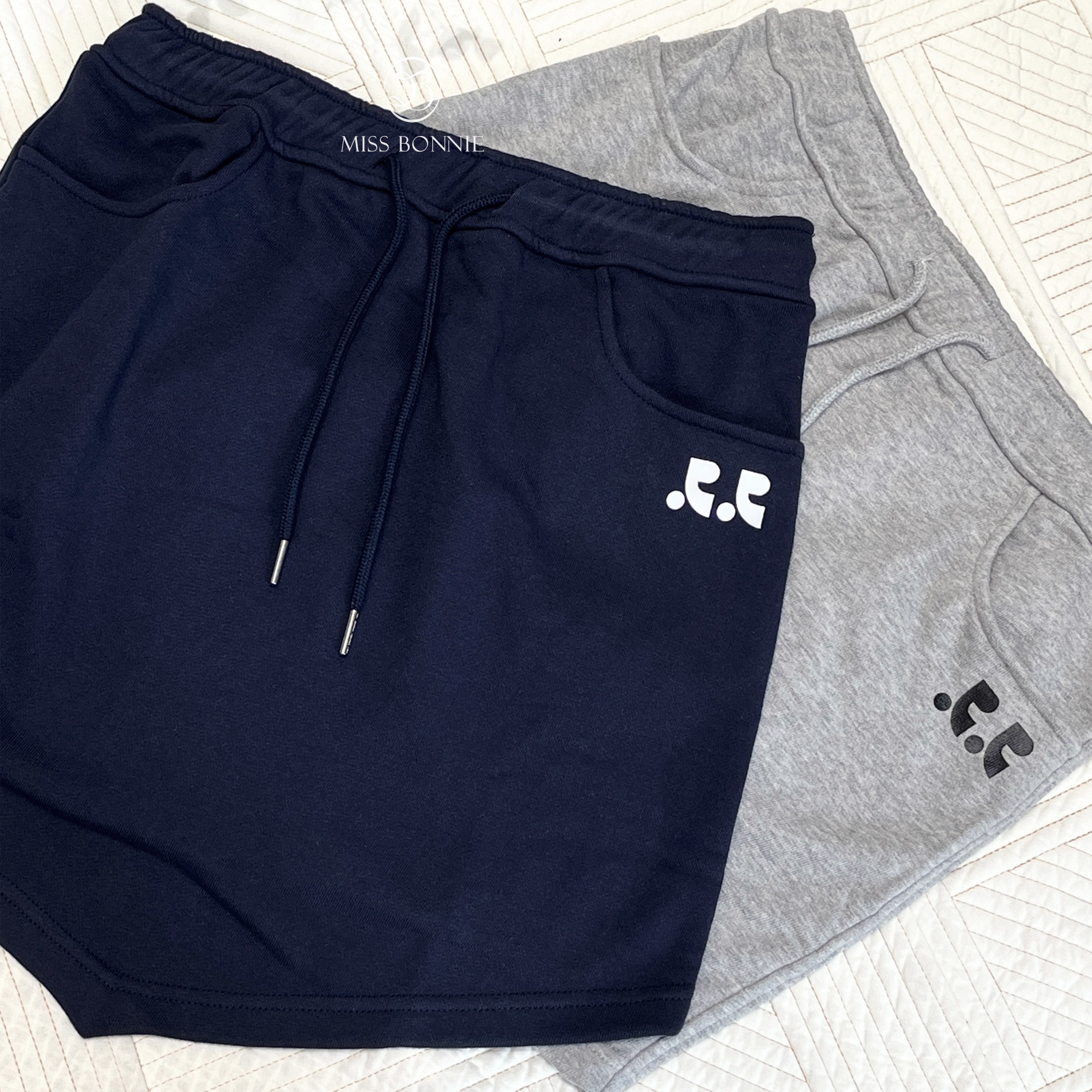 Rest & Recreation 箭頭短裙(共2色)