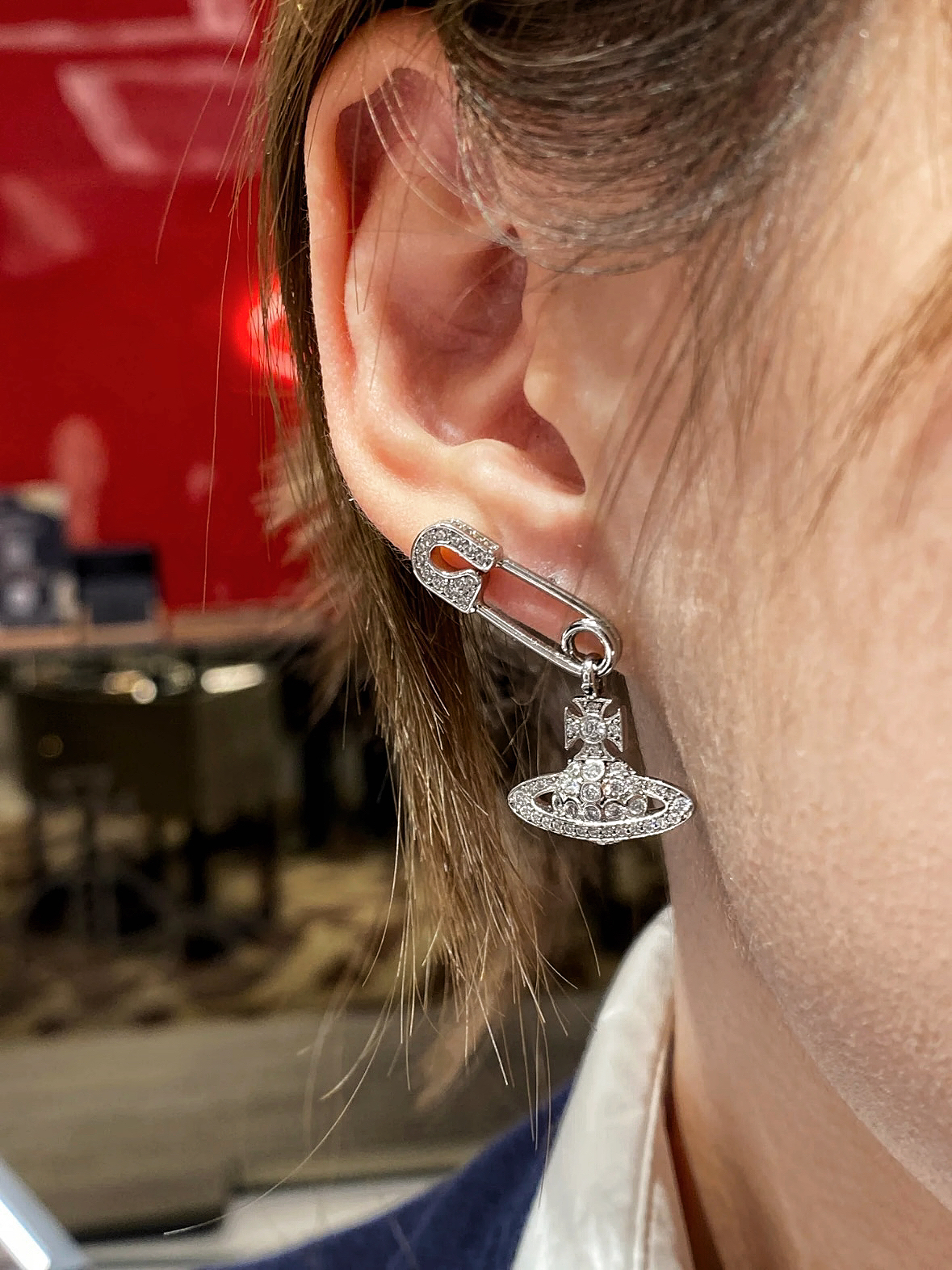 <快速出貨> Vivienne Westwood 滿鑽別針星球耳環