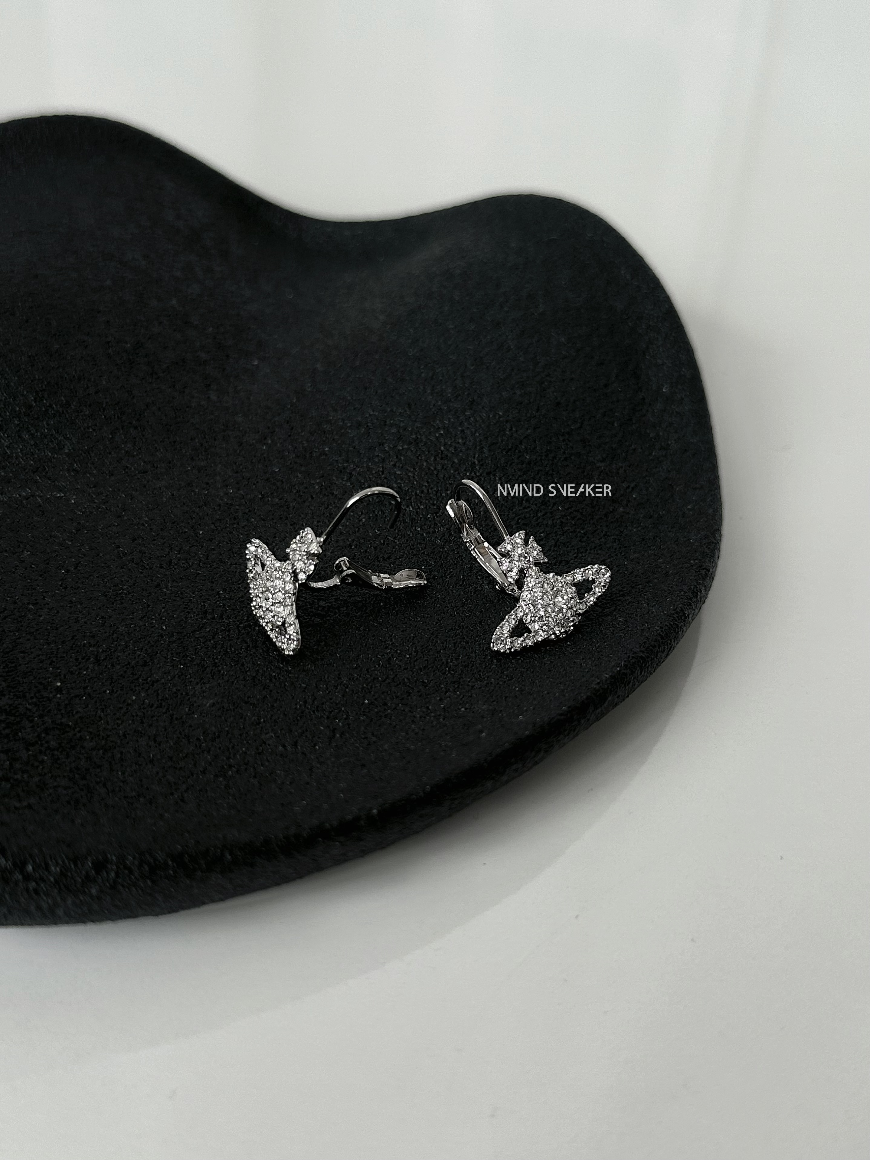 <快速出貨> Vivienne Westwood 滿鑽星球Grace耳環