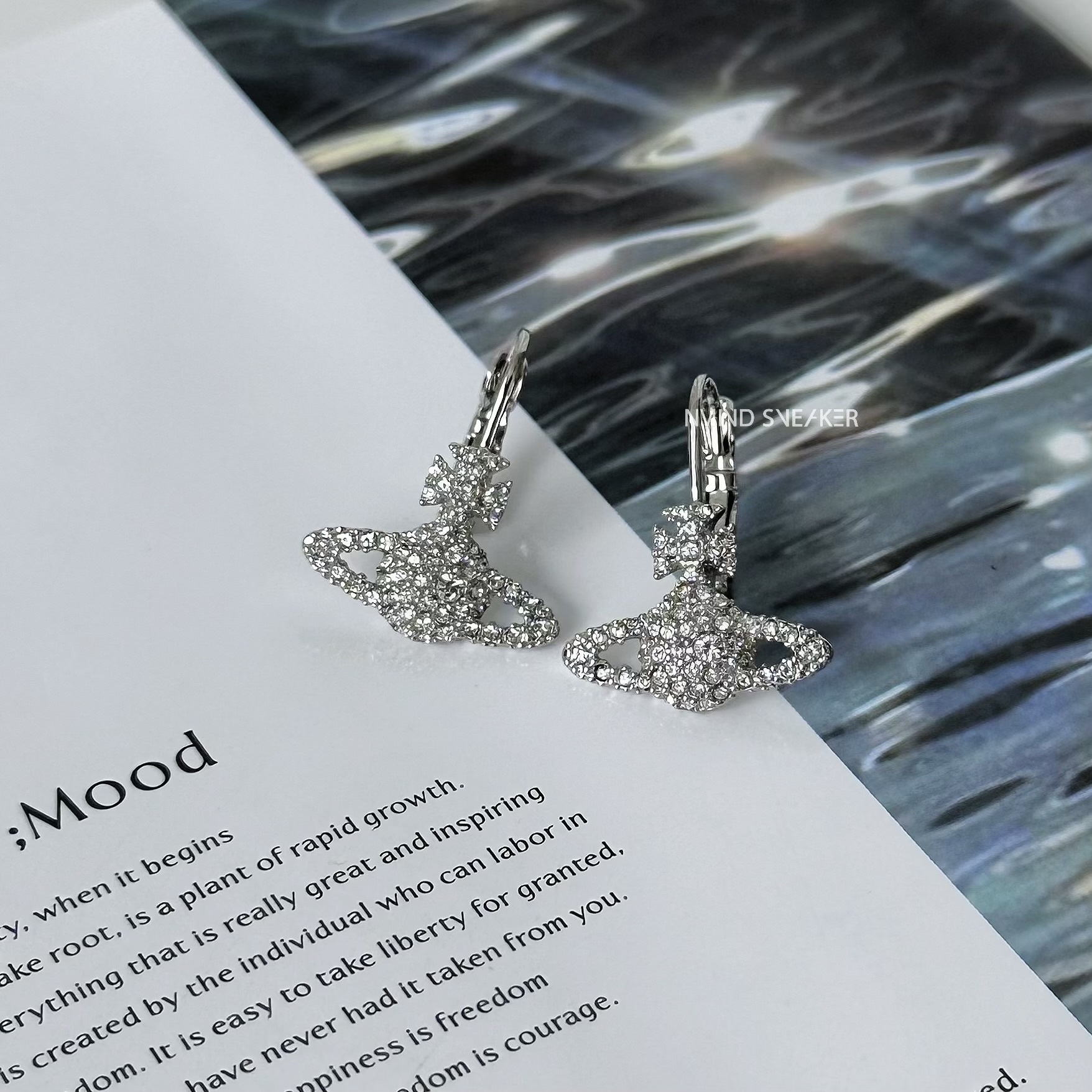 <快速出貨> Vivienne Westwood 滿鑽星球Grace耳環