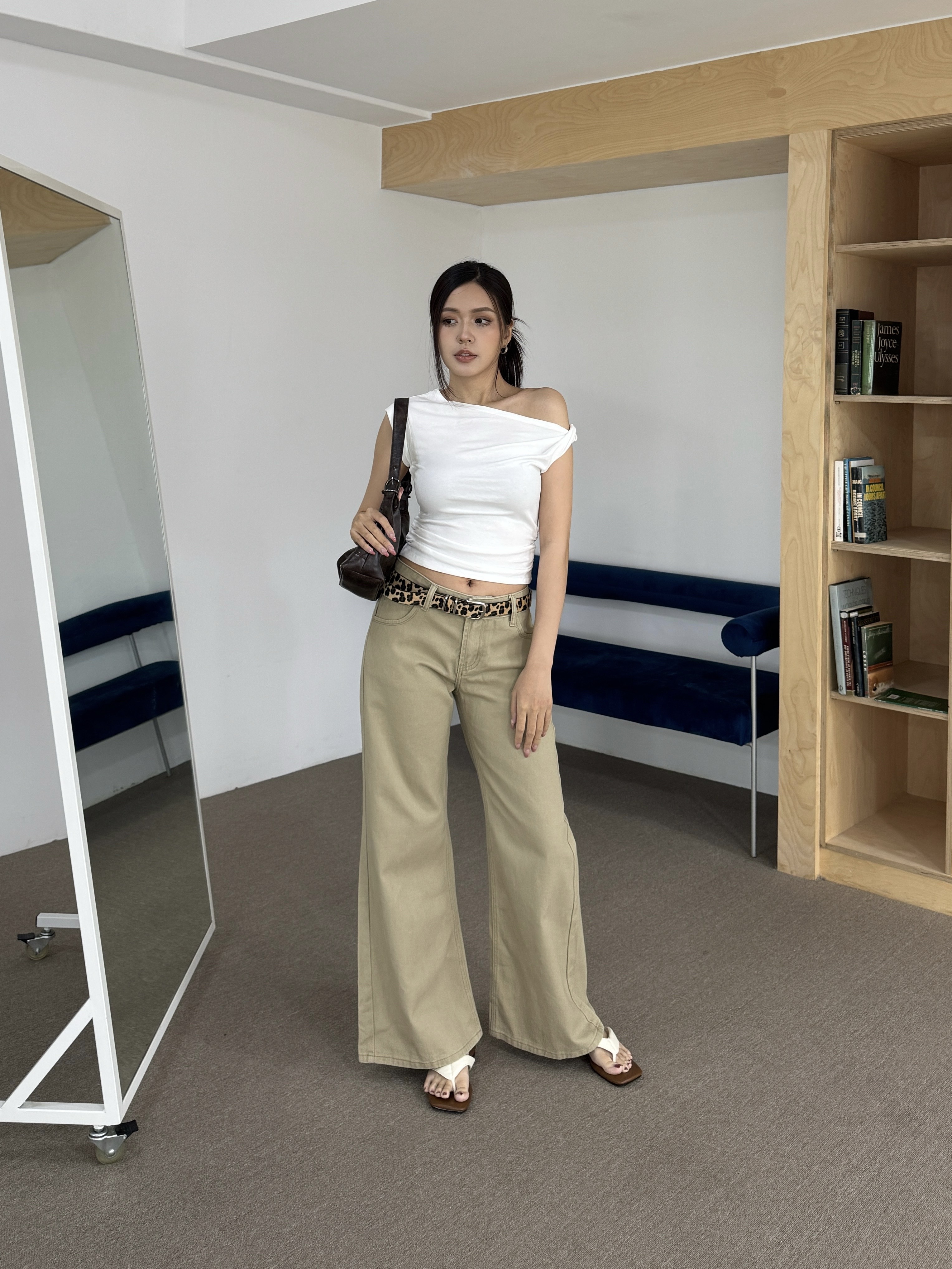 復古女孩🏜️卡其低腰微喇叭牛仔褲