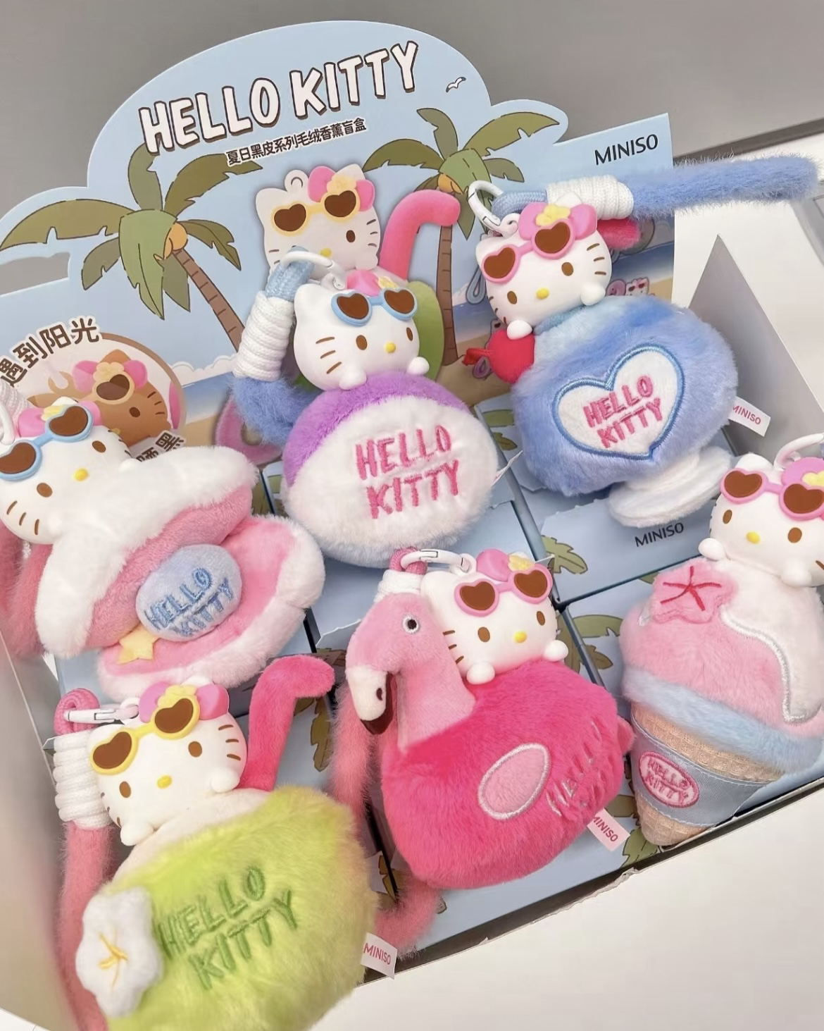 <官方正版>三麗鷗 Hello Kitty 夏日黑皮系列 香薰盲盒 變色 毛絨吊飾 掛件