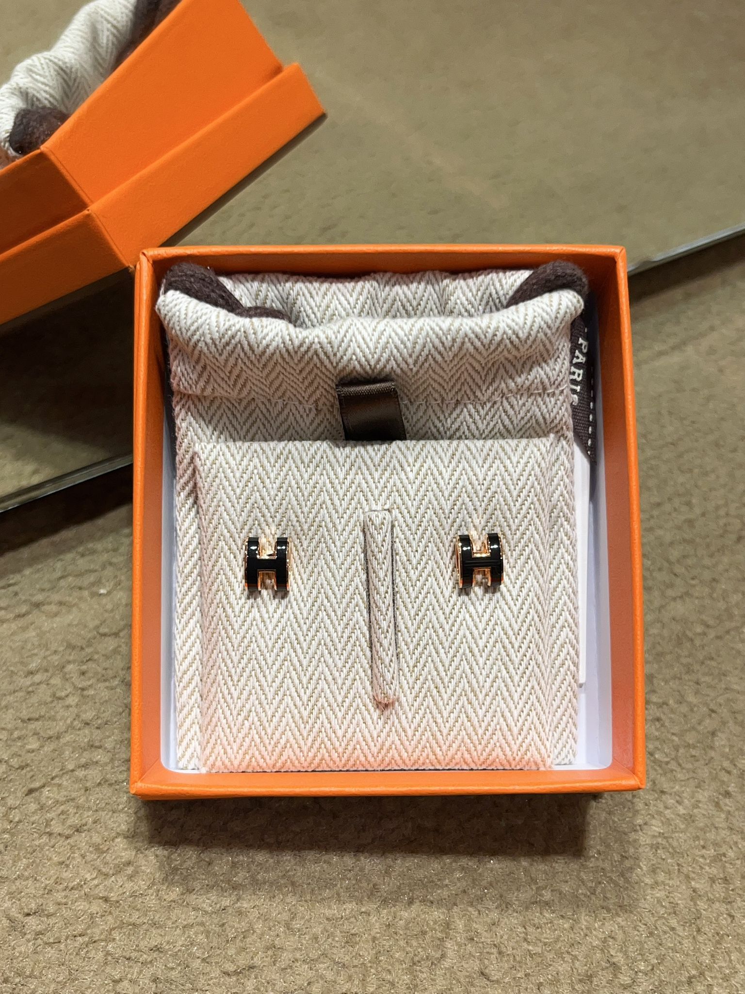 Mini pop H earrings 89 noir CD