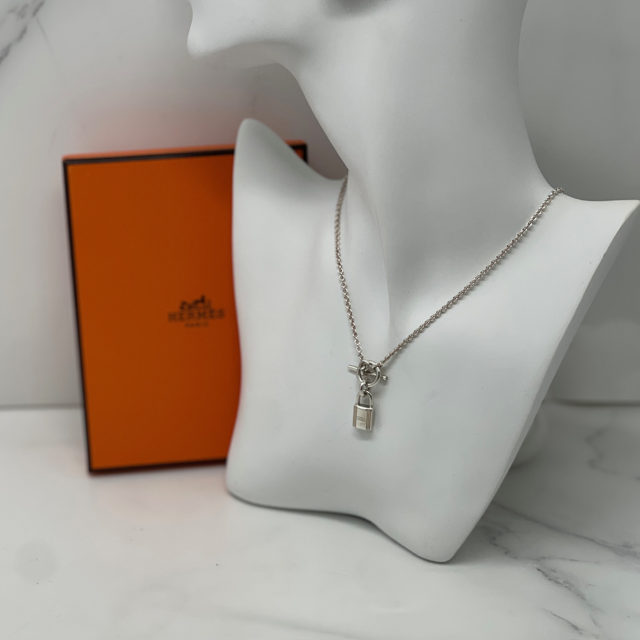 Hermes Amulettes Cadenas Necklace