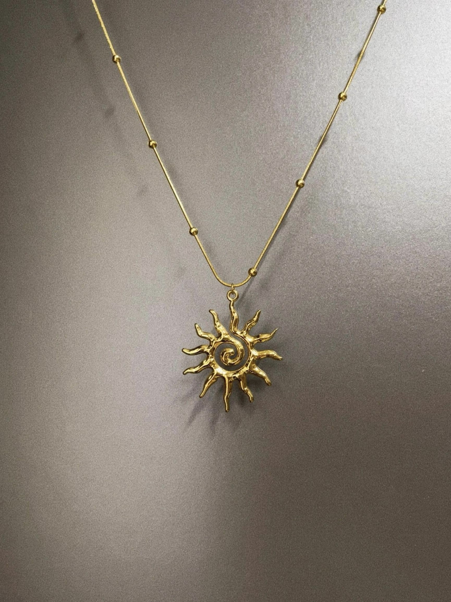 螺旋太陽吊墜項鍊