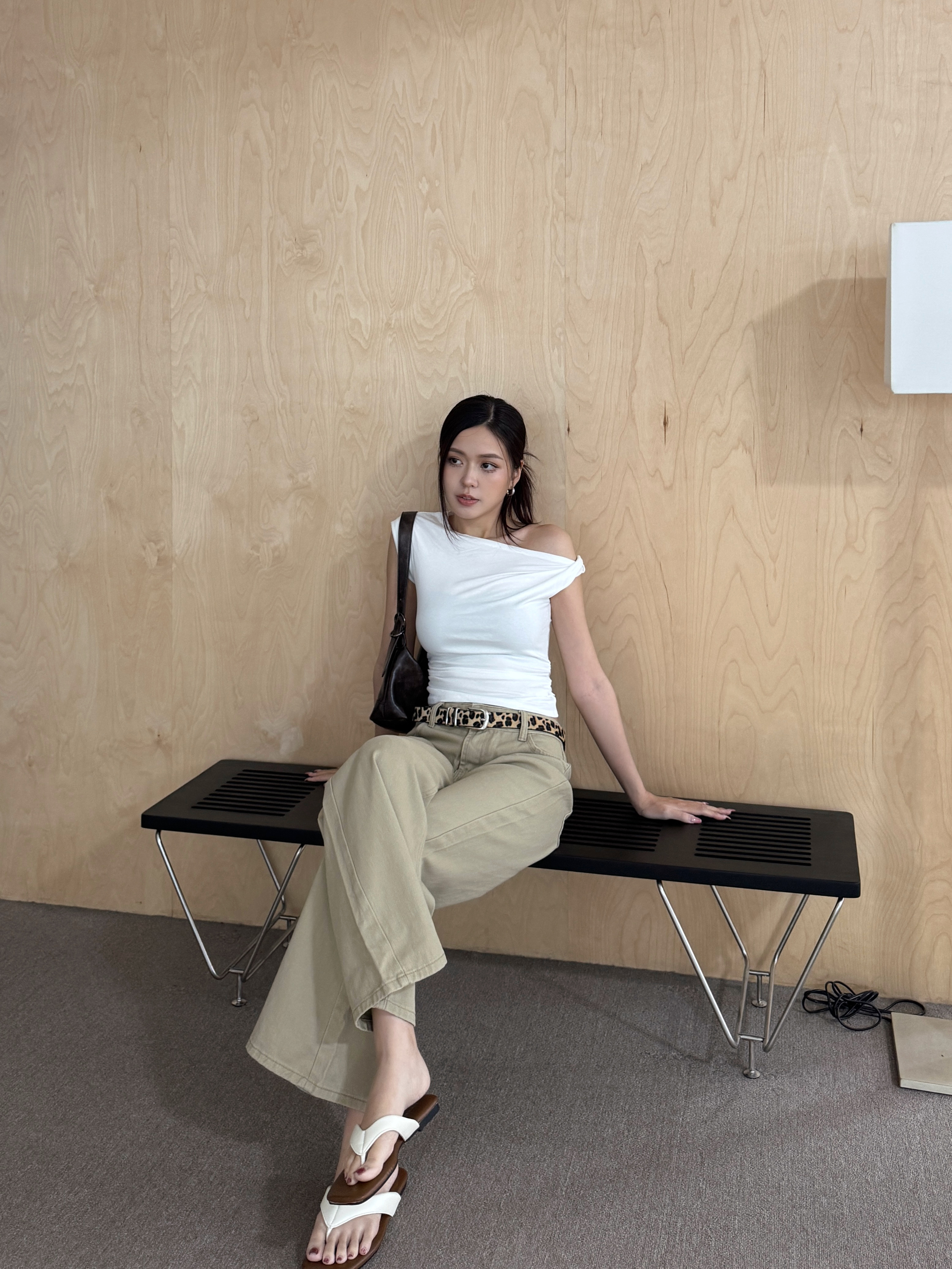 設計感斜肩扭結上衣(2色)