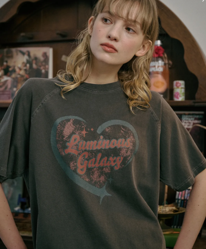 CPGN STUDIO / 發光愛心圖案短袖T恤 / 煙燻黑 /  JUL25