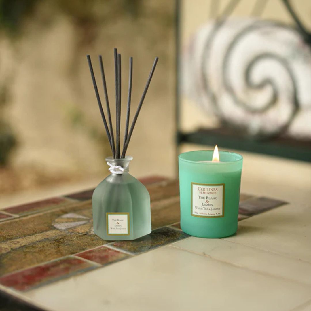 1CE0715-064 COLLINES DE PROVENCE White Tea & Jasmine Scented Candle 180g #CA-02-WAJ-180 (EU)