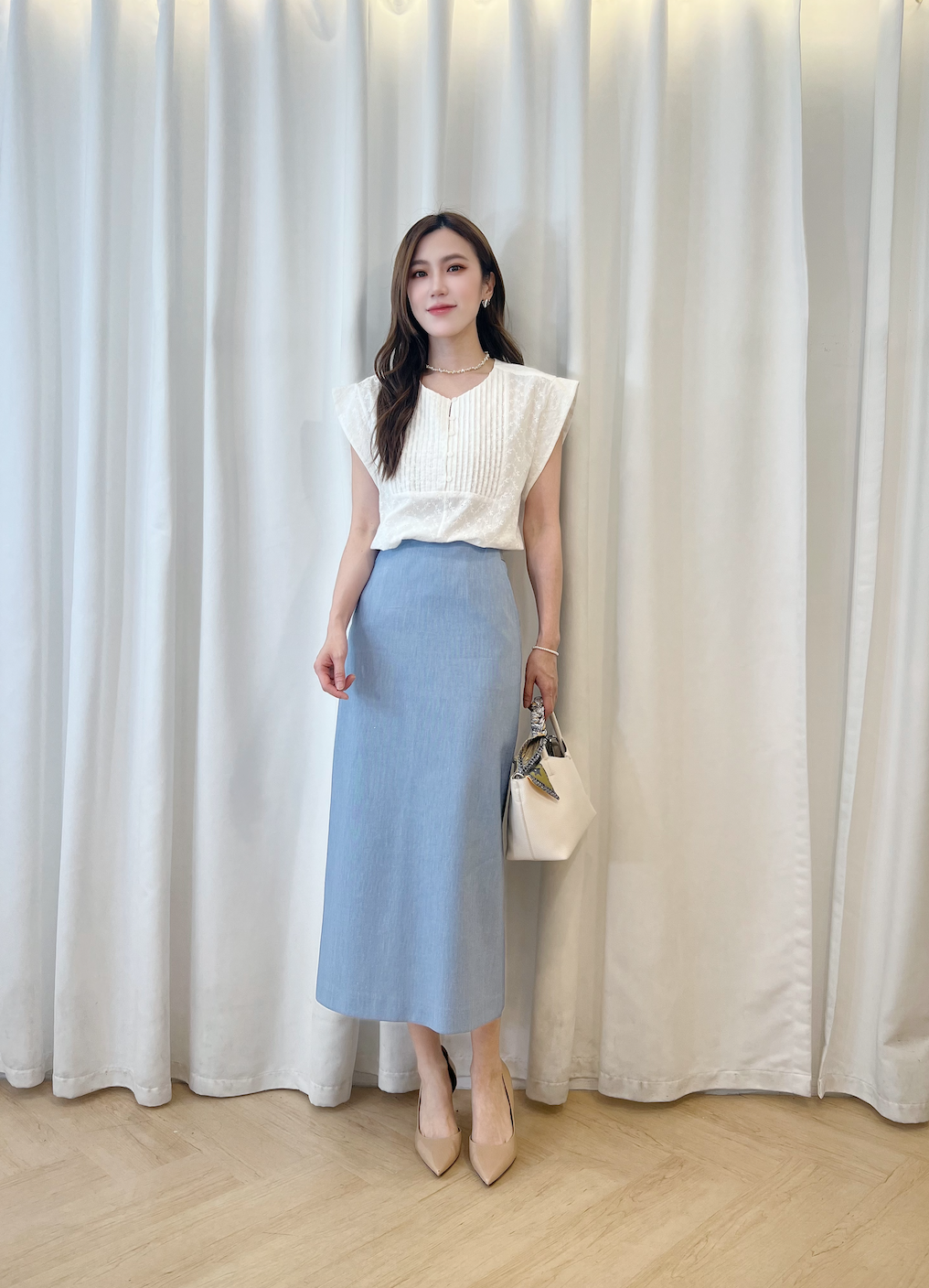 短袖簍空刺繡小釦子上衣