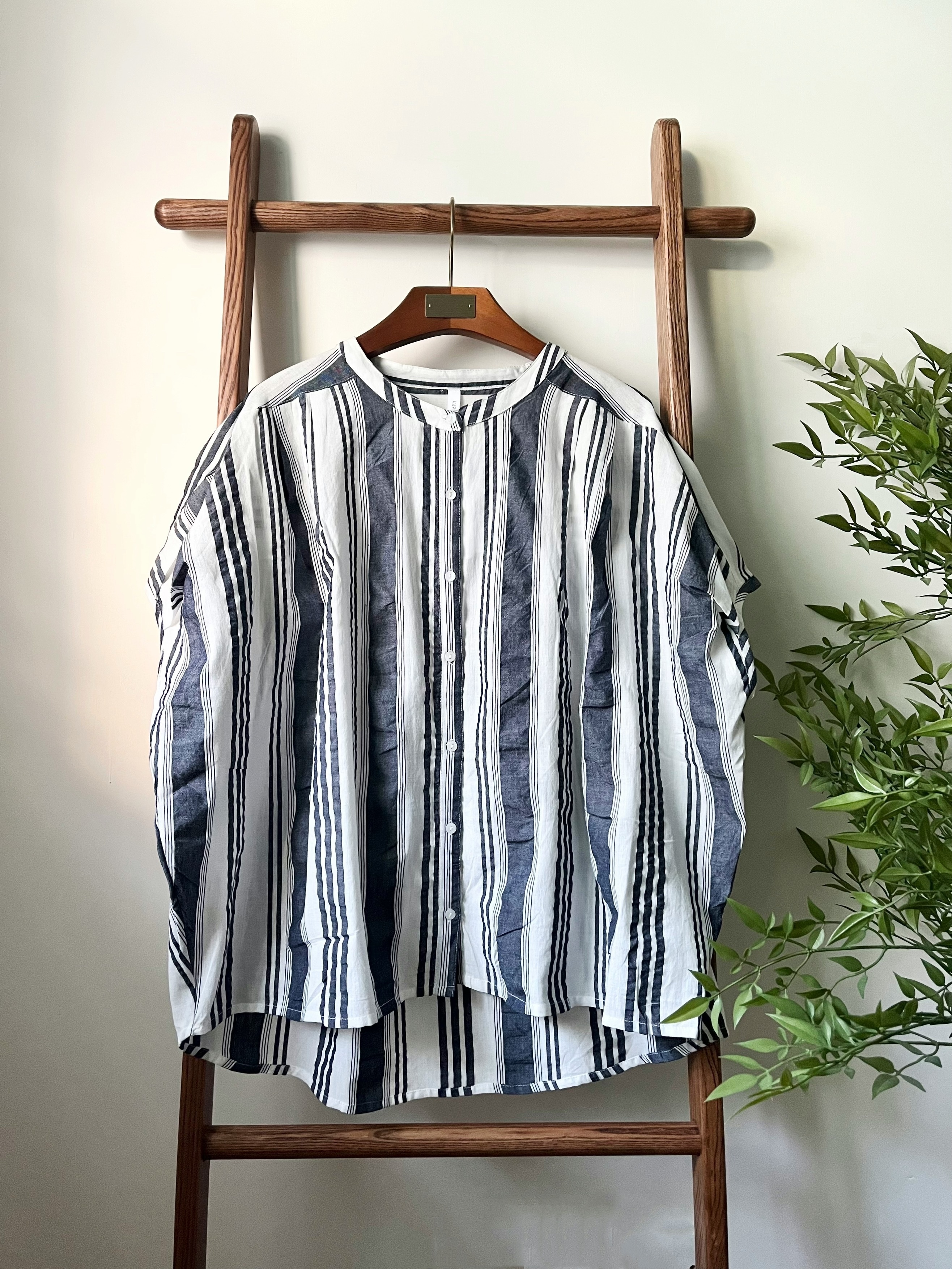 🌿藍白鬆身條子恤衫