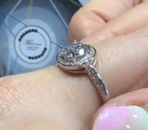 250712 - B51 1卡碎鑽圍邊圓形全銀莫桑開口戒指