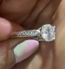 250712 - B59 1卡碎鑽粗邊全銀莫桑開口戒指