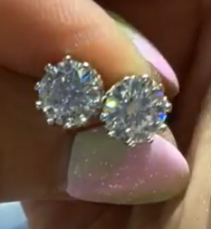 250712 - B60 1卡皇冠托全銀莫桑耳釘1對