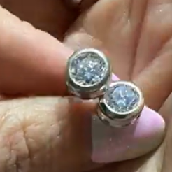 250712 - B61 1卡泡泡珠全銀莫桑耳釘1對