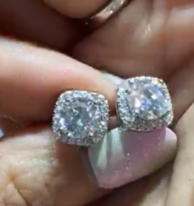 250712 - B64 1卡公主方全銀莫桑耳釘1對