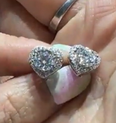 250712 - B69 1卡心心公主款全銀莫桑耳釘1對