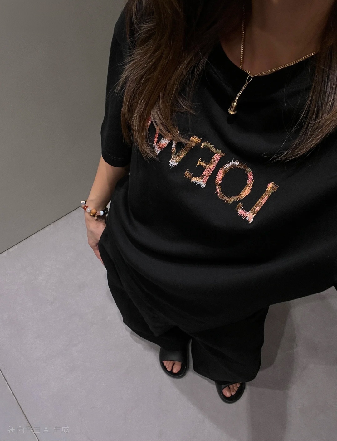LOEWE 黑色彩字刺繡Logo Tee