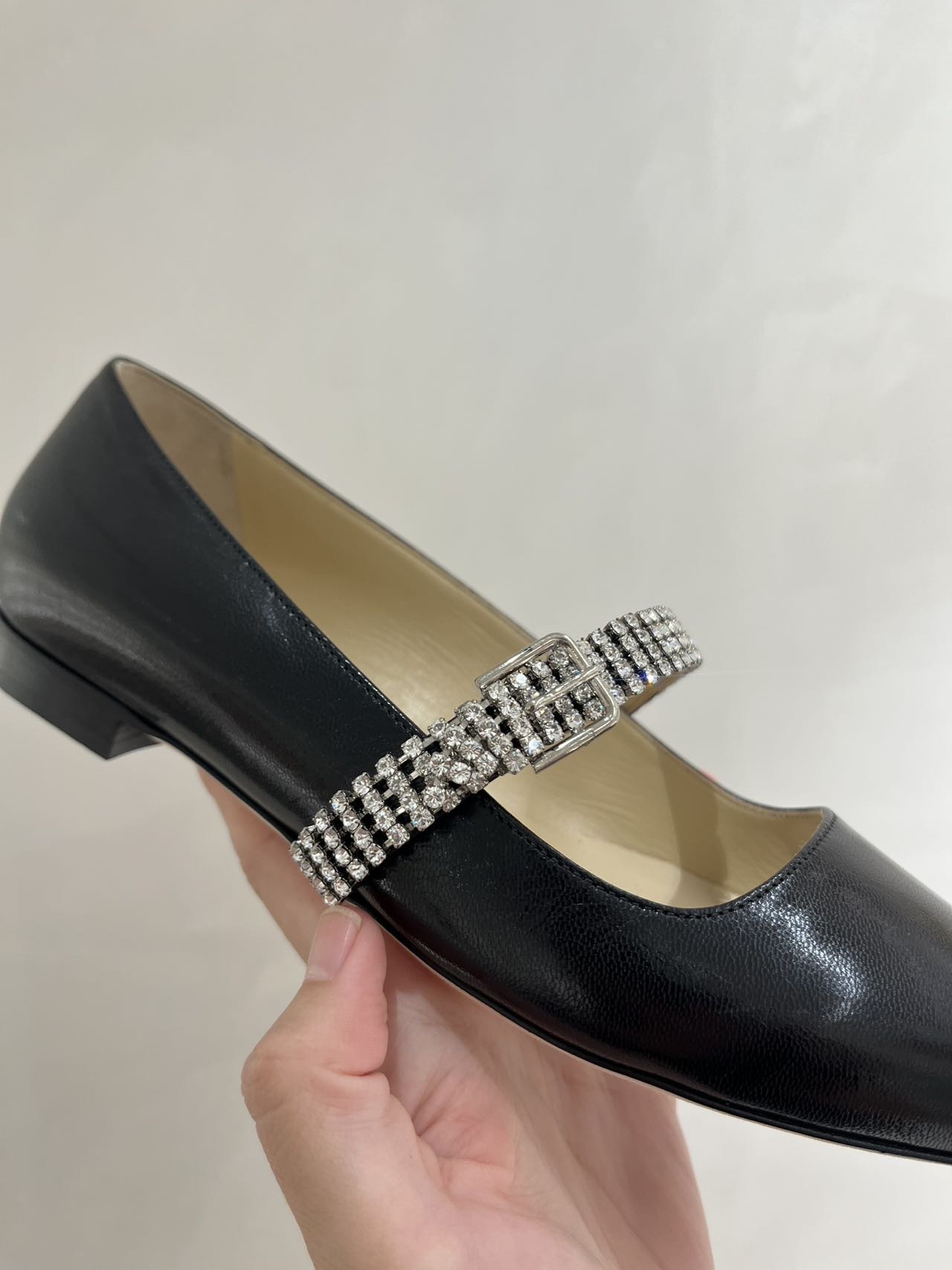 Jimmy Choo Noa Pump Shiny Calf Flat Black