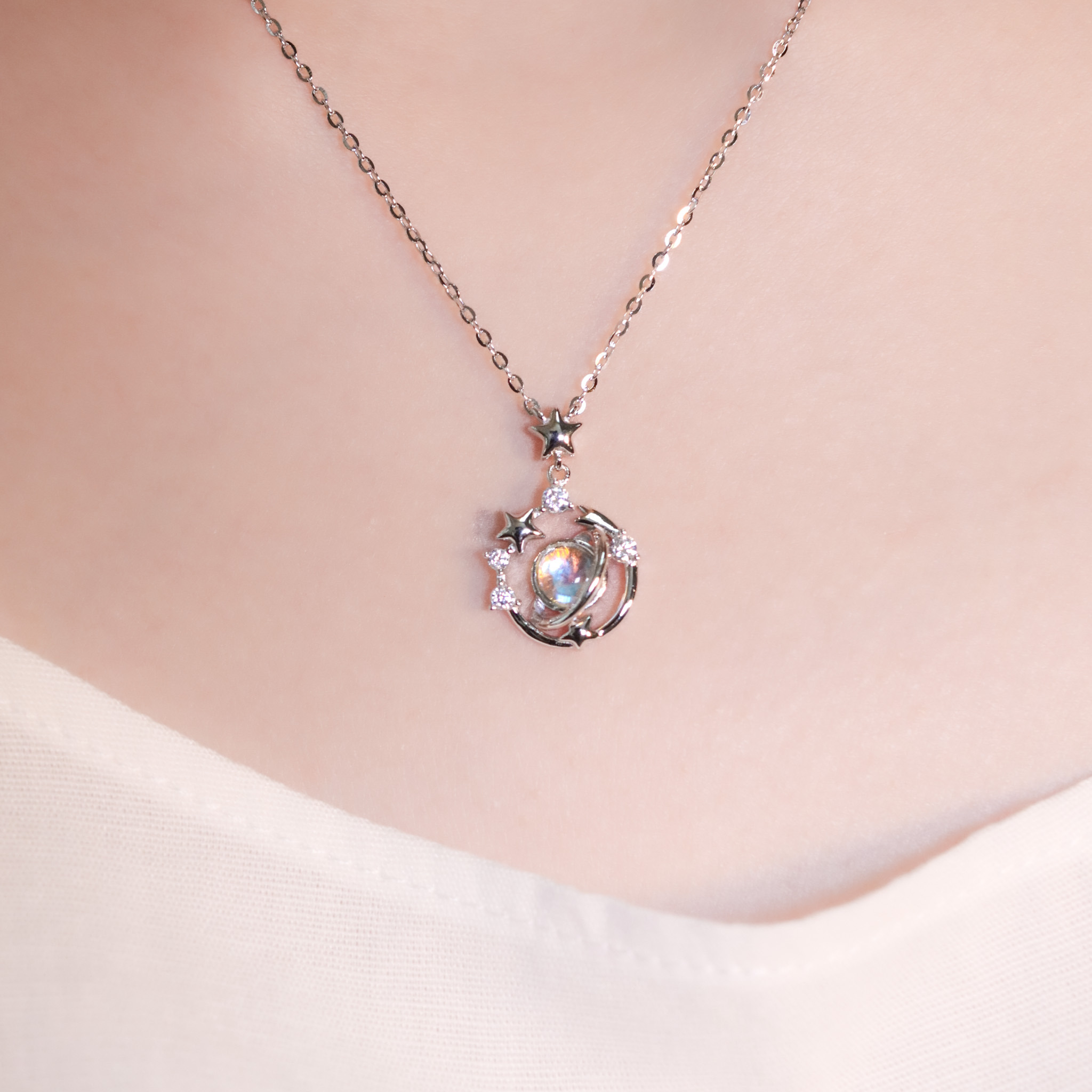 | 925純銀・厚鍍白金・琉璃 | 漫藍星球轉動時項鍊 | NE1437 |