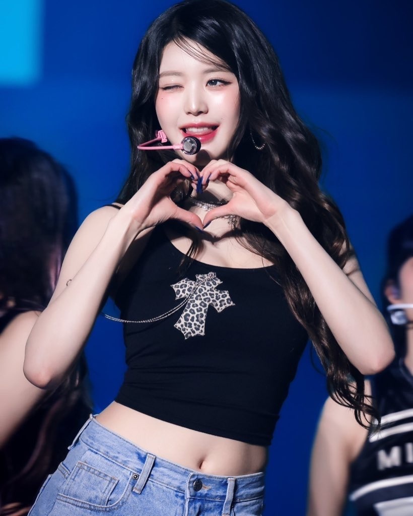 [WONYOUNG同款] illio - LEOPARD CROSS NECKLACE SLEEVELESS (BLACK)