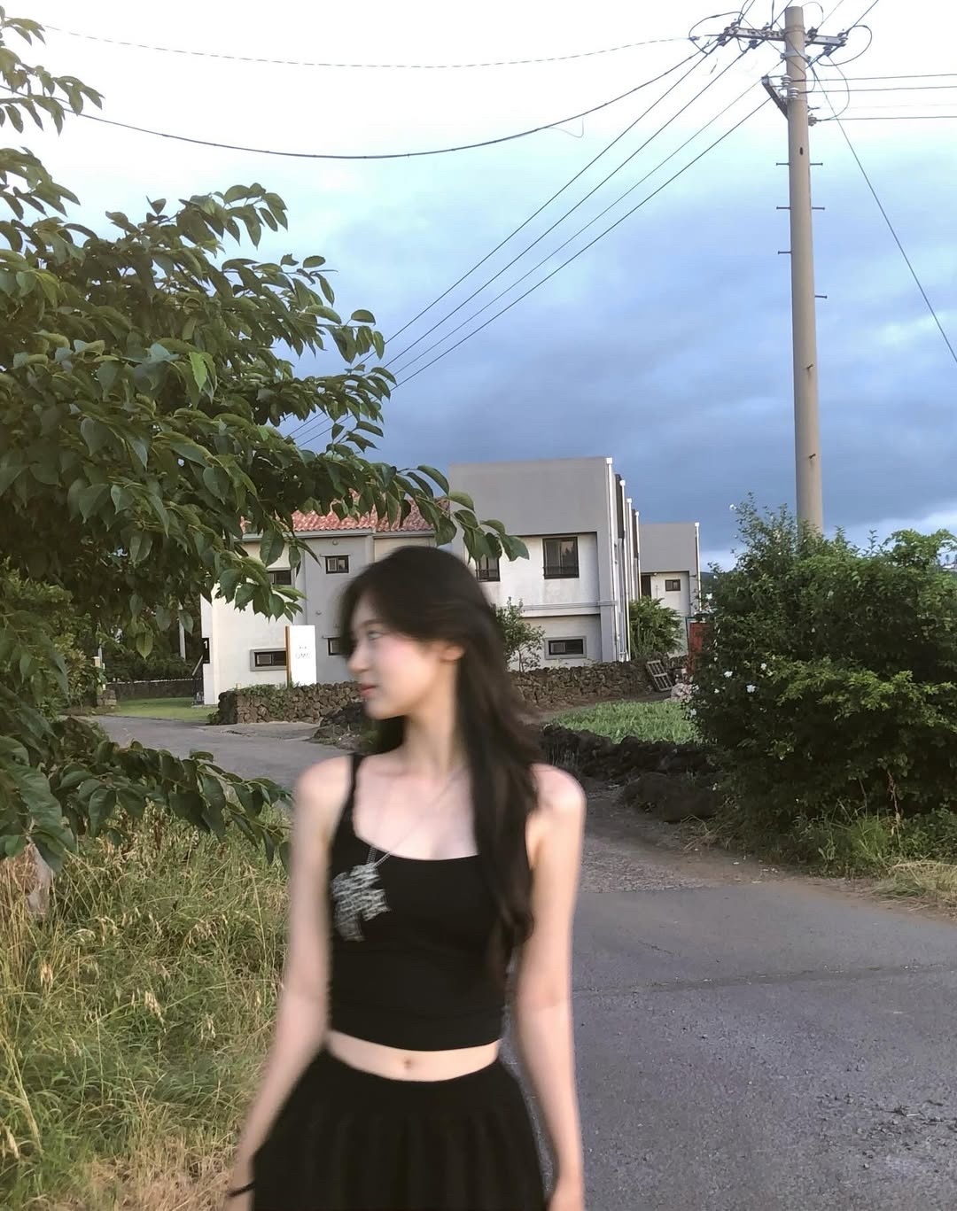 [WONYOUNG同款] illio - LEOPARD CROSS NECKLACE SLEEVELESS (BLACK)