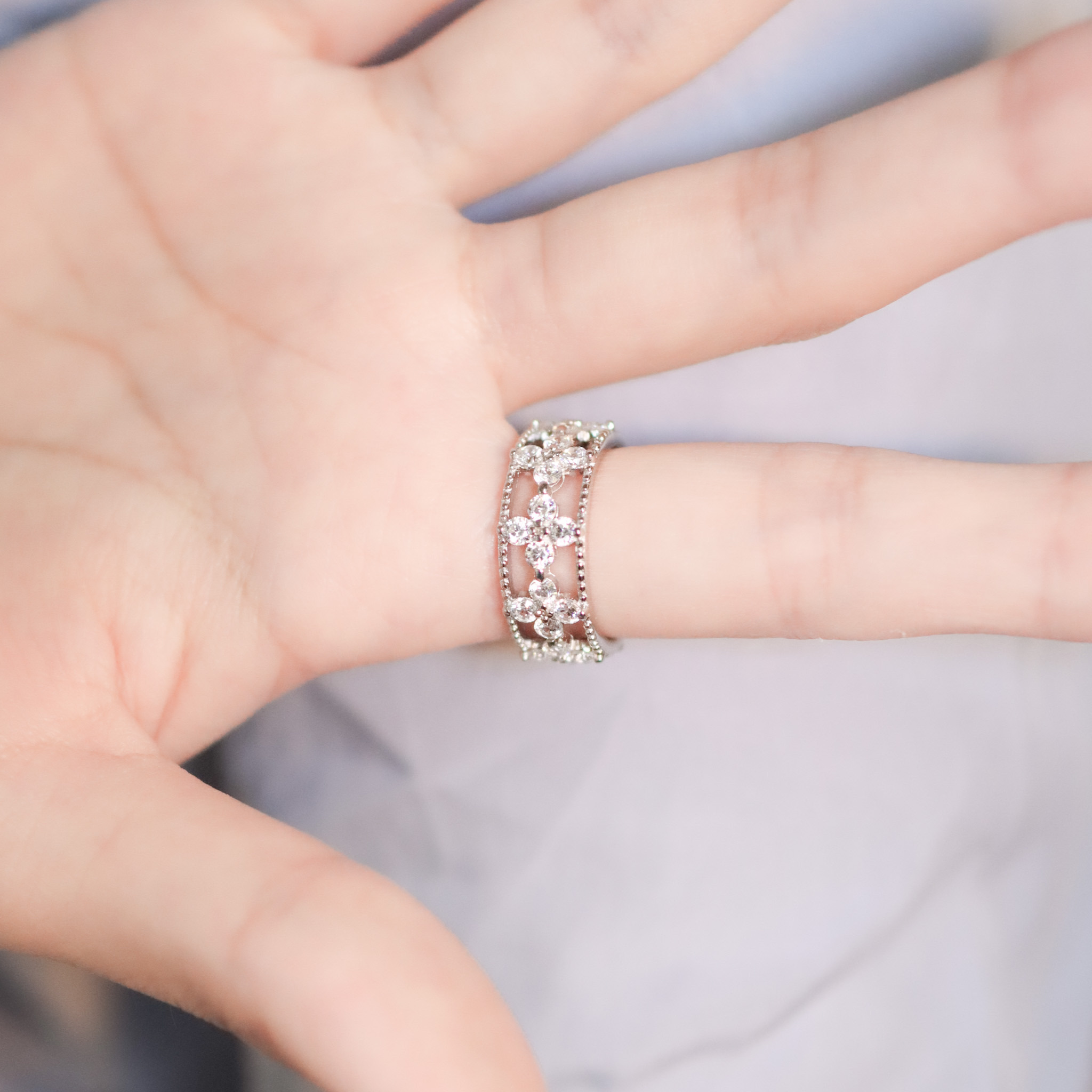 | 925純銀・厚鍍白金・莫桑石 | 鑽光幸福路徑戒指  | RI0890 |