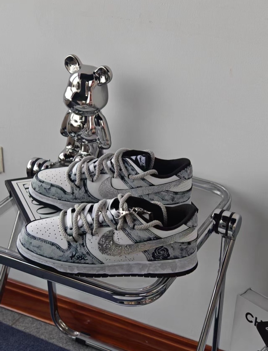 【訂製鞋款】Nike Dunk Low 銀錠 玫瑰 英文 暈染 噴墨 灰白 DD1391100(Team773-銀錠)