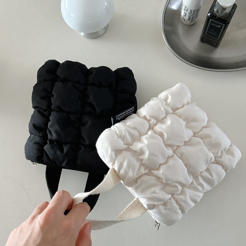 《6124》ins風皺褶雲朵收納小提包