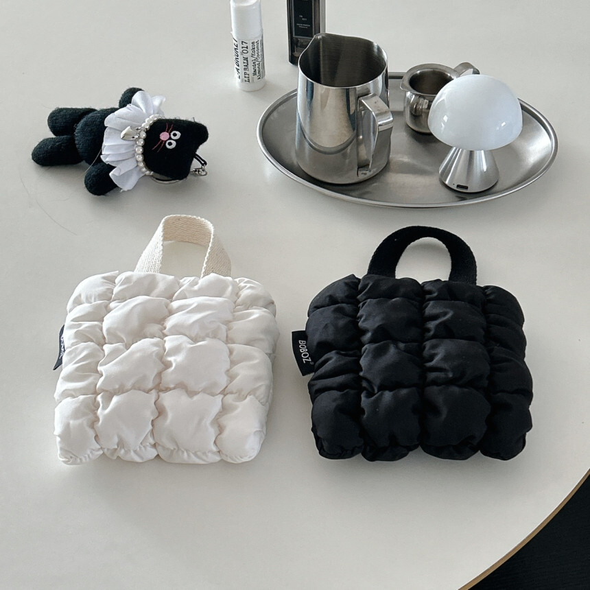 《6124》ins風皺褶雲朵收納小提包