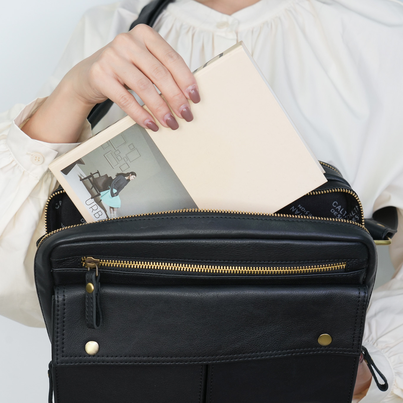 『新品上市』老爺有喜  真皮多夾層經典斜背包(5242bk)