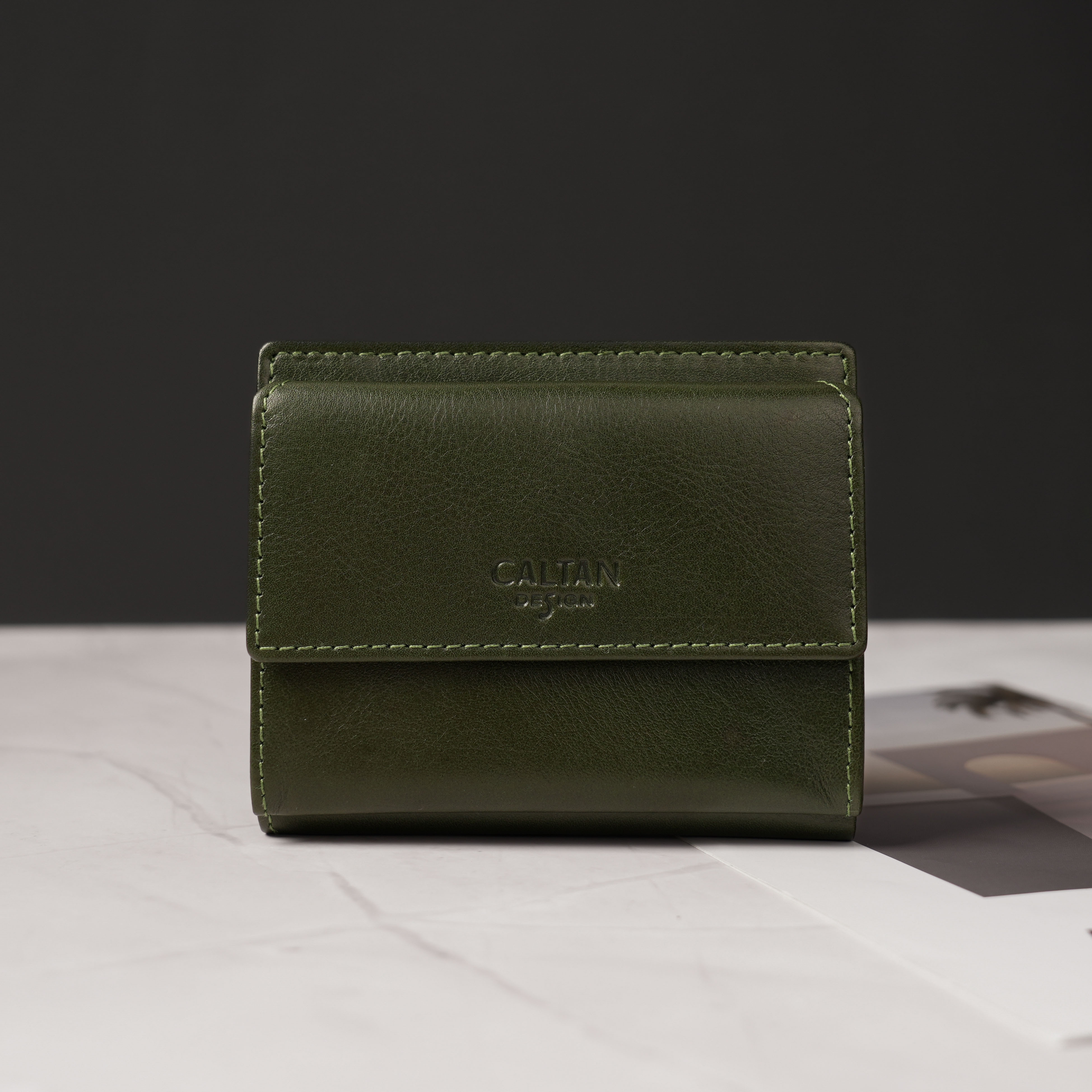 『新品上市』老爺有喜 溫情扣式對摺真皮短夾(075270cd)