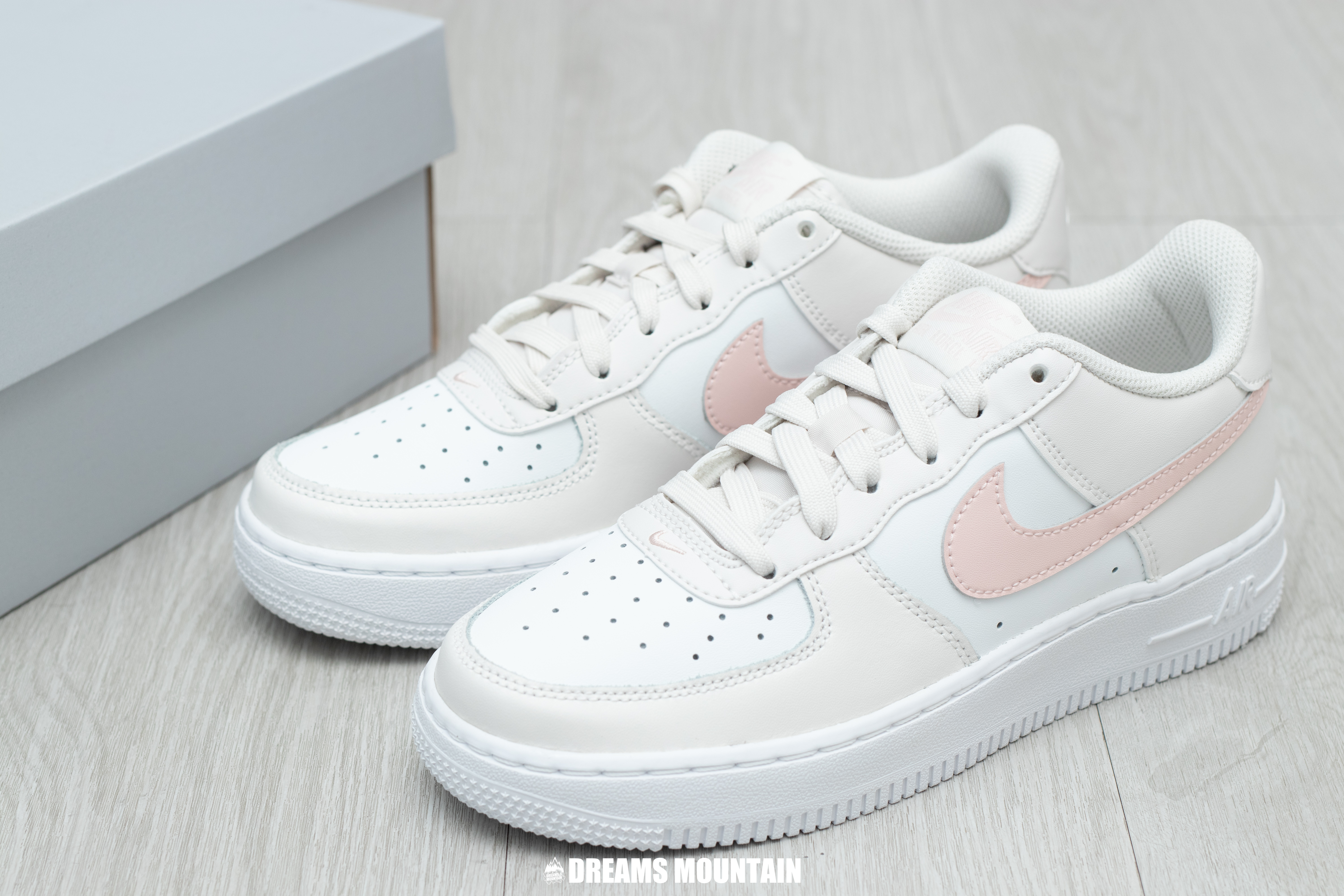 【預訂】NIKE AIR FORCE 1 白淺卡其灰拼淡粉-GS