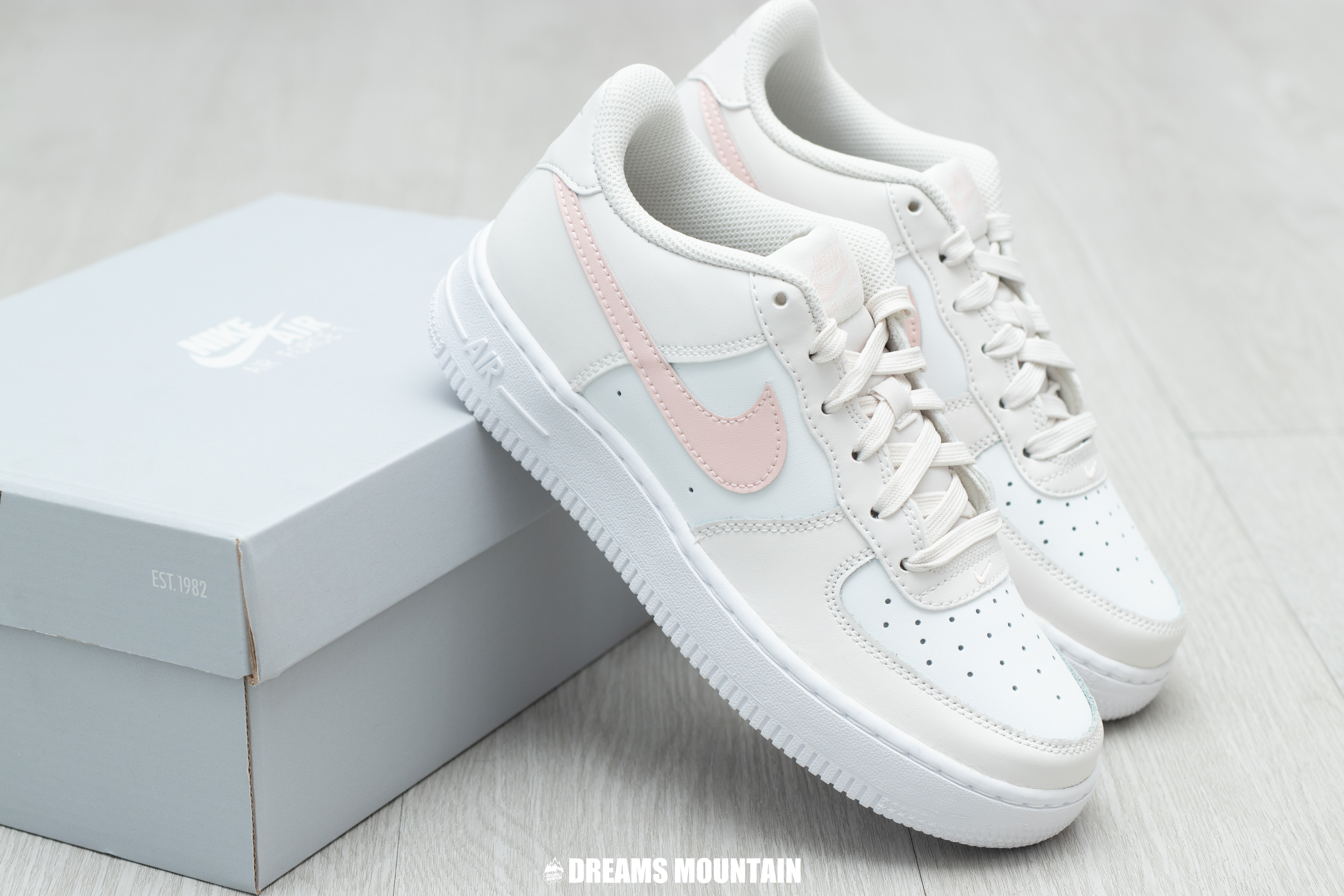 【預訂】NIKE AIR FORCE 1 白淺卡其灰拼淡粉-GS
