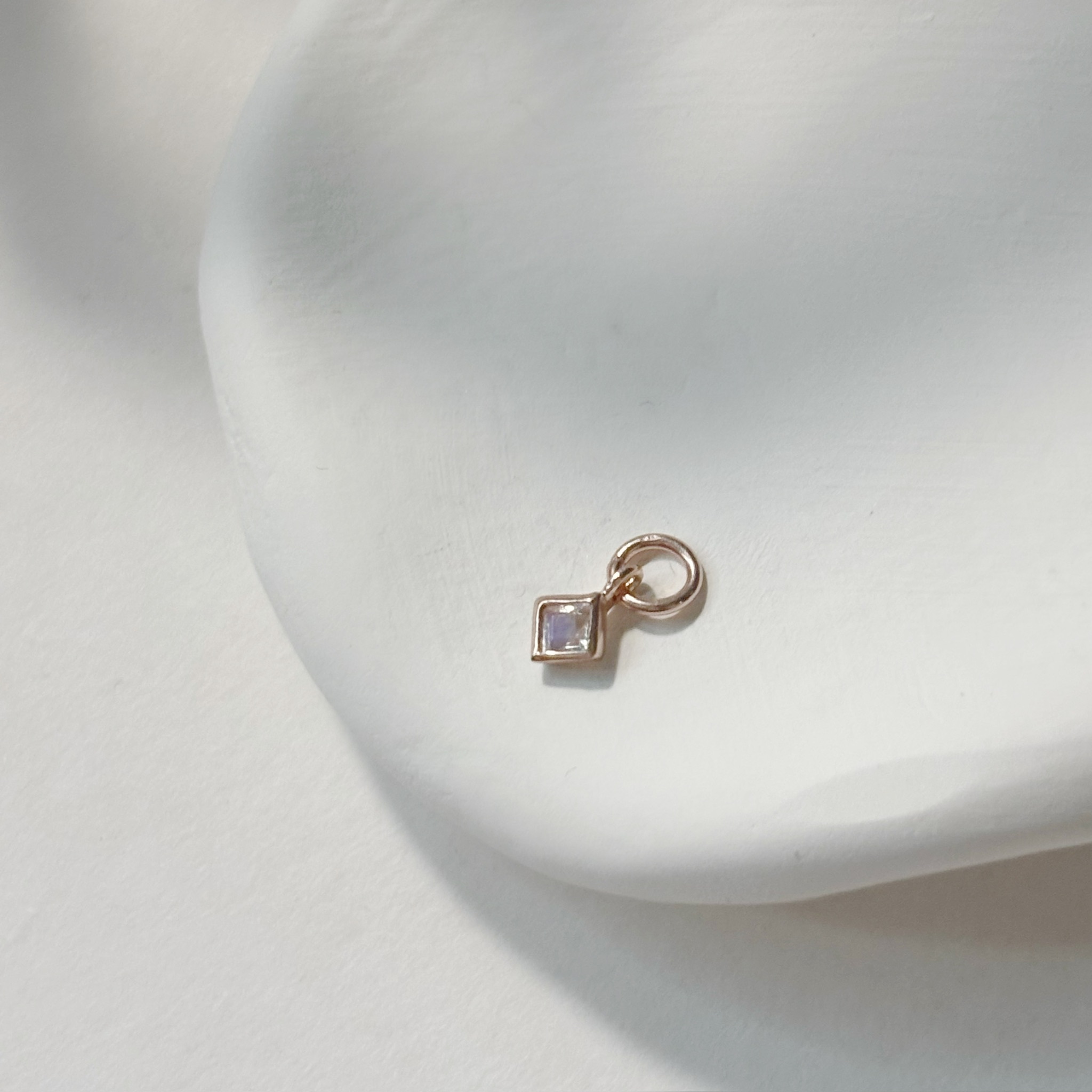 簡約mini菱形月光石耳墜