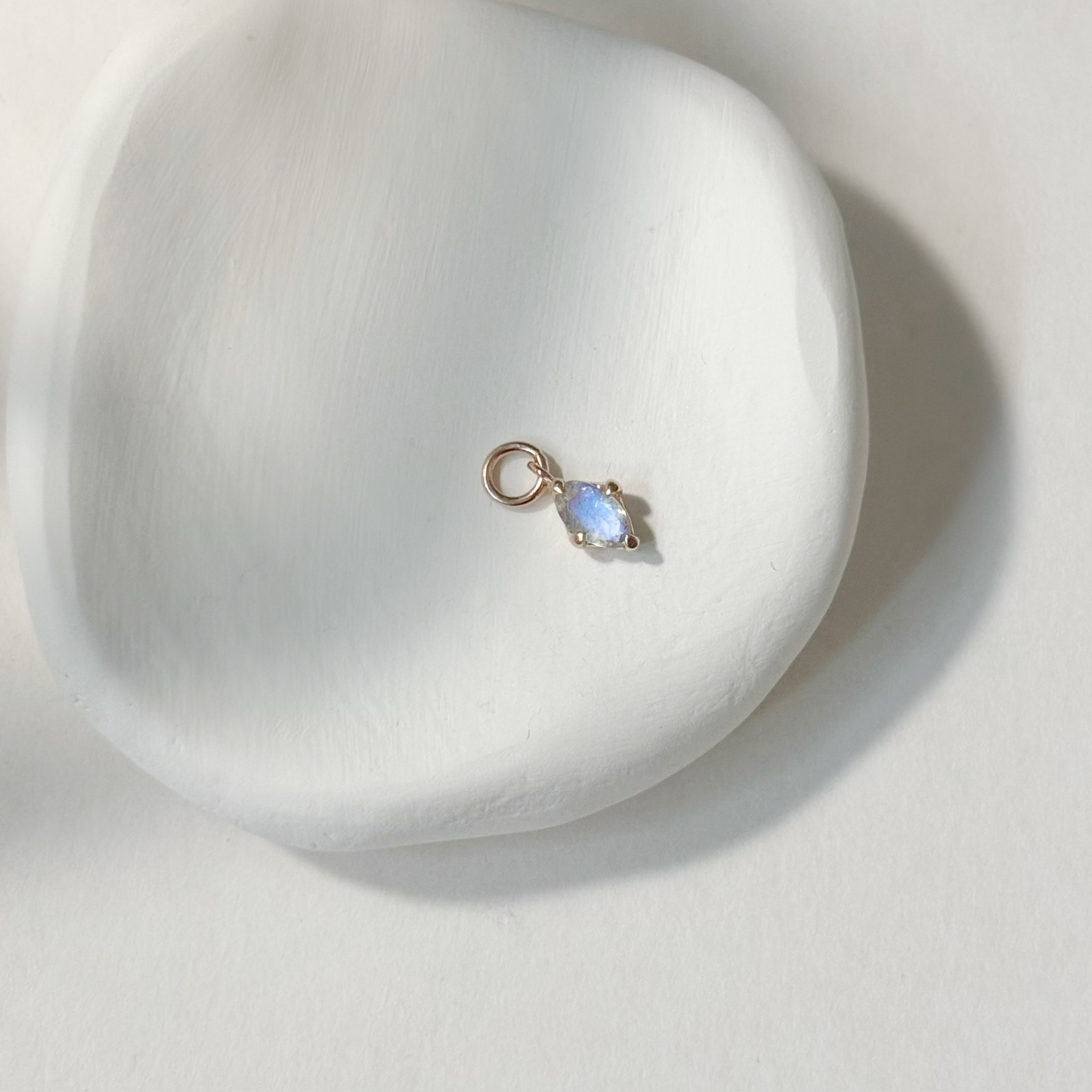 四爪橢圓拉長石耳墜