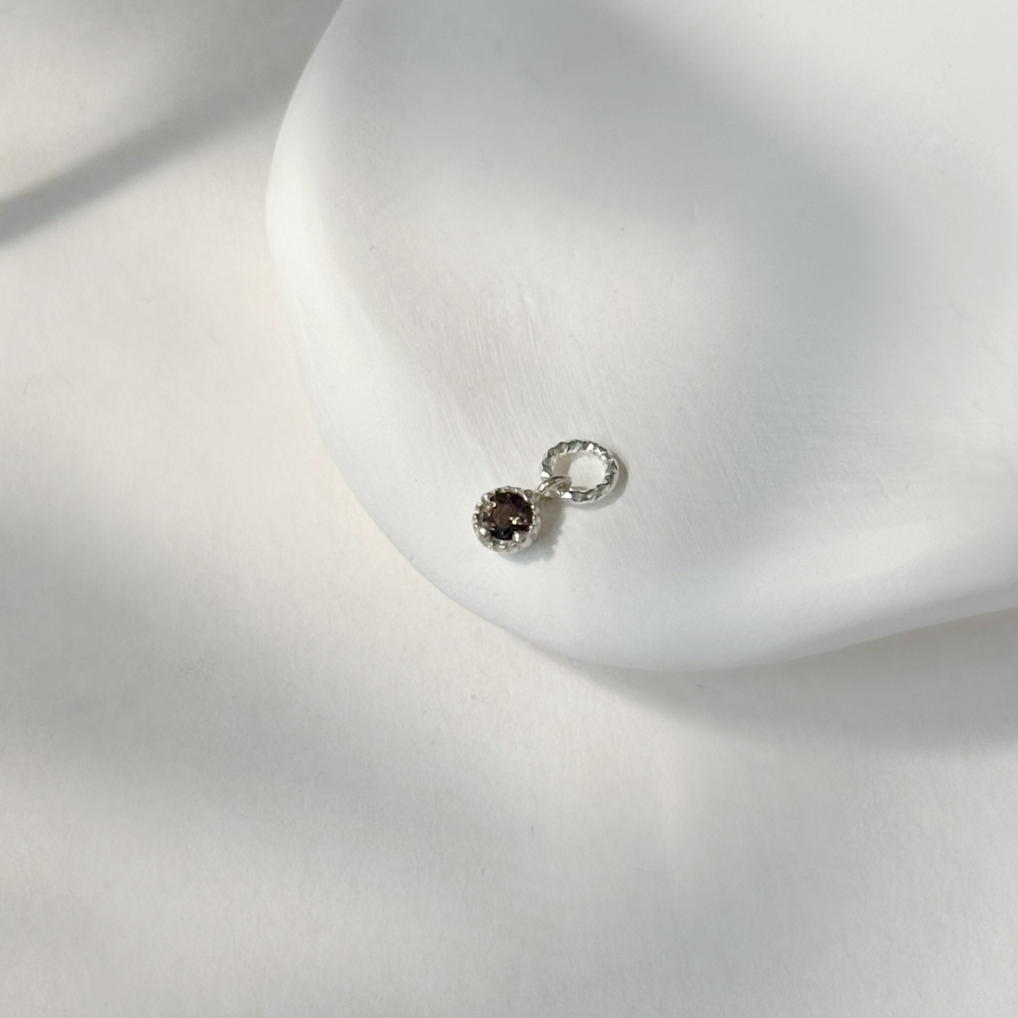 小四爪茶晶耳墜