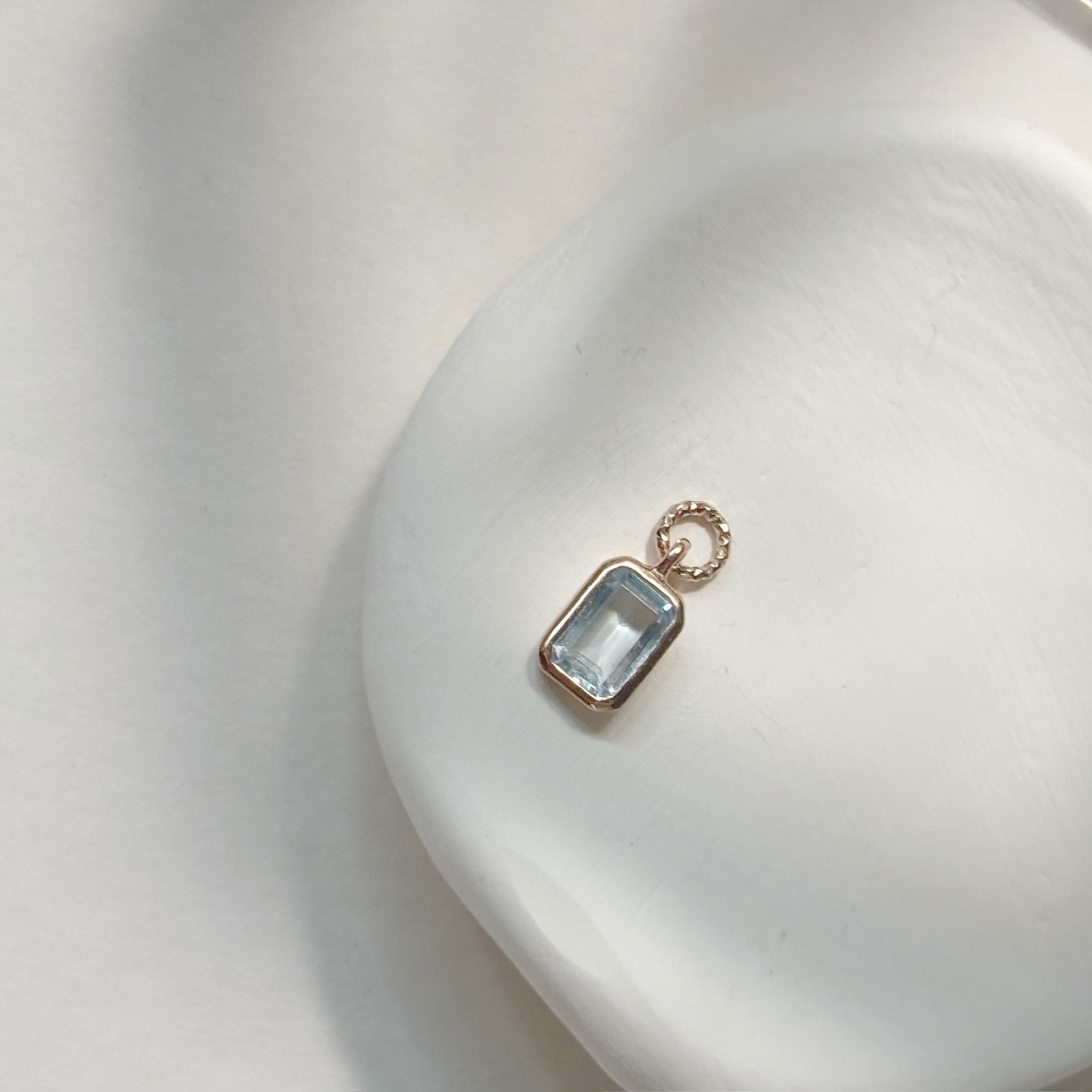 簡約emerald cut藍托帕石耳墜