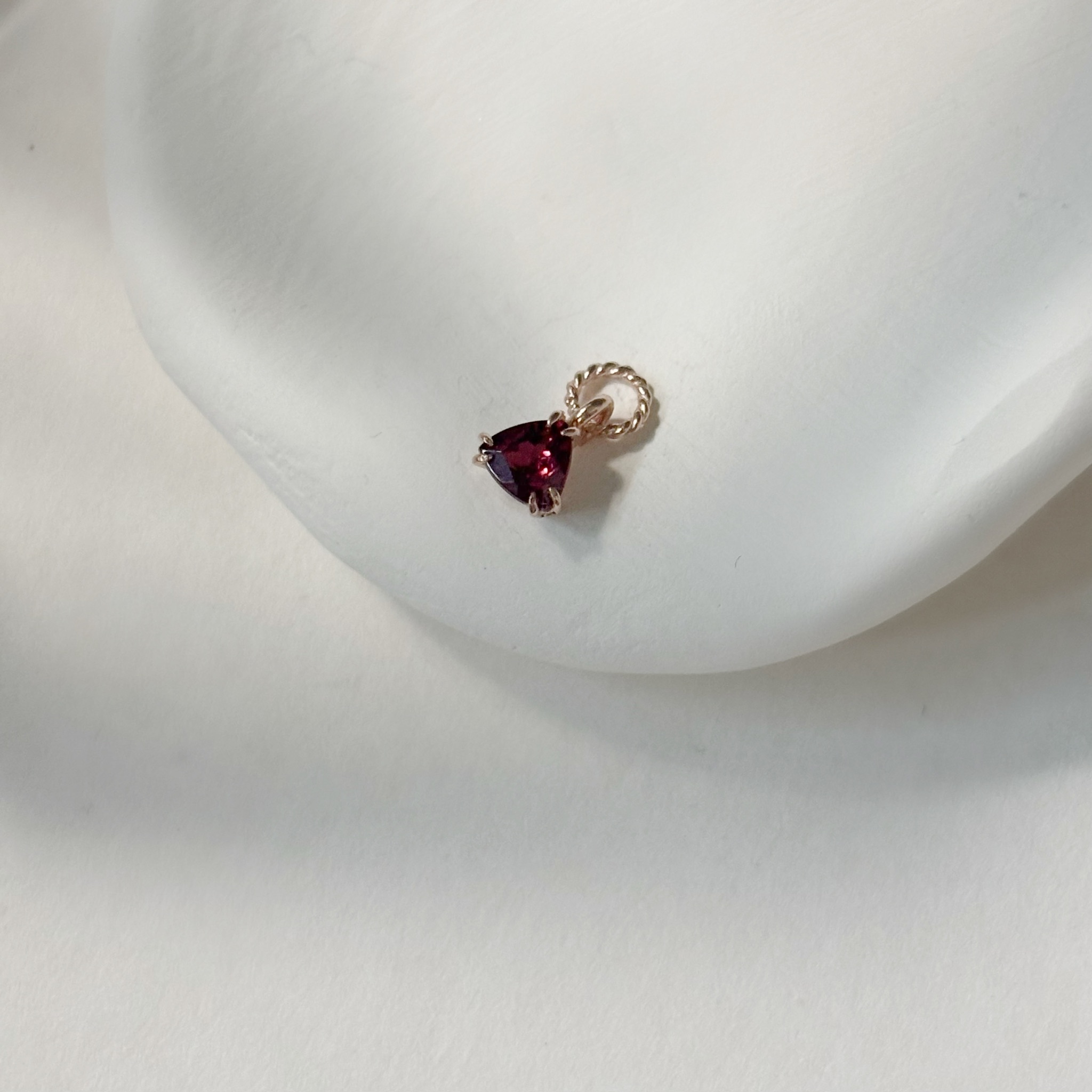 雙爪小飯糰玫瑰石榴石耳墜